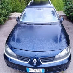 48#6817 Autocarro Renault Laguna