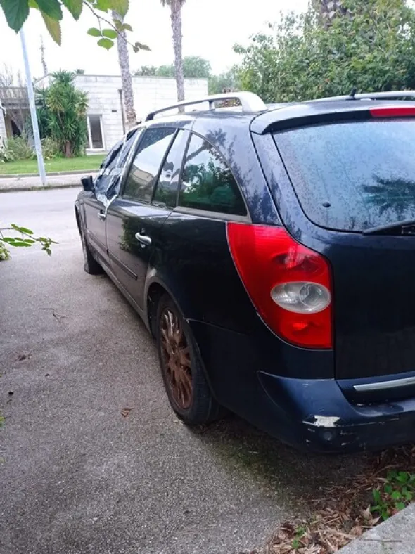 48#6817 Autocarro Renault Laguna