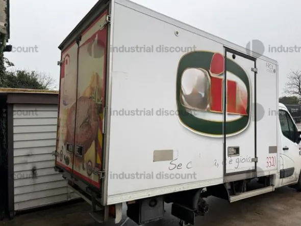 7#9826 Autocarro Renault Master