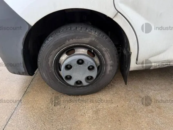 7#9826 Autocarro Renault Master