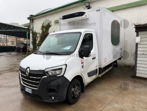 7#9826 Autocarro Renault Master
