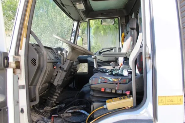 5#6883 Autocarro scarrabile Iveco