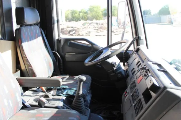 5#6883 Autocarro scarrabile Iveco
