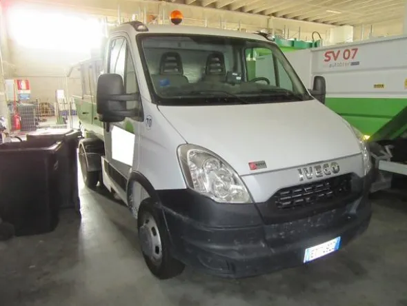 79#3561 Autocompattatore Iveco 35C 11