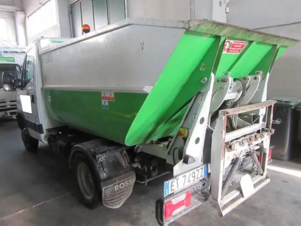 79#3561 Autocompattatore Iveco 35C 11