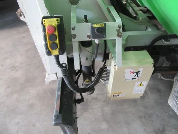 79#3561 Autocompattatore Iveco 35C 11