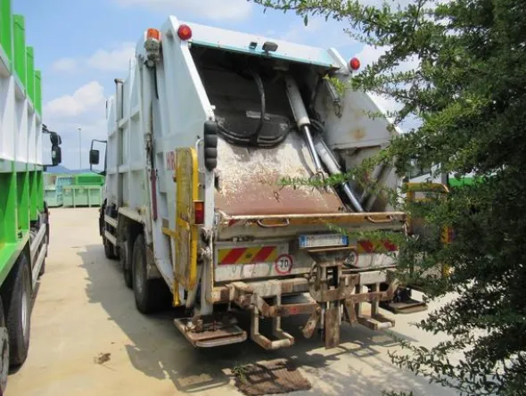 37#3561 Autocompattatore Iveco Magirus Stralis