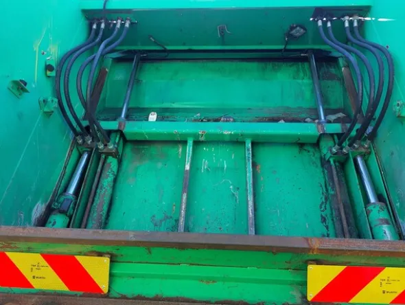 15#7528 Autocompattatore Scania