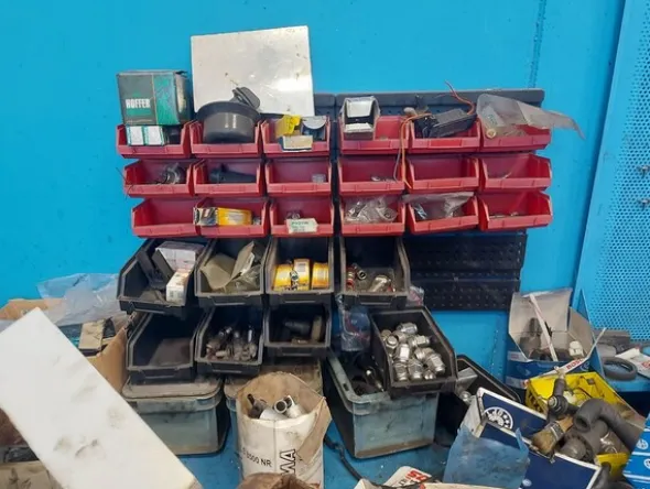 3#7999 Autogru per soccorso stradale Fiat e attrezzature per officina
