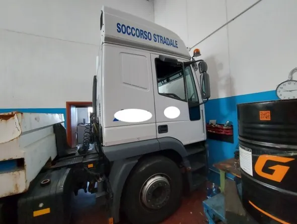 3#7999 Autogru per soccorso stradale Fiat e attrezzature per officina