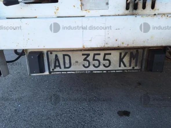 8#9559 Autoveicolo Iveco
