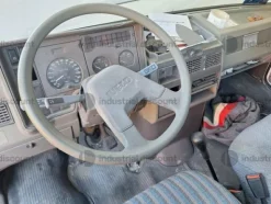 8#9559 Autoveicolo Iveco