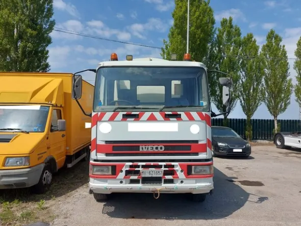 8#7780 Autoveicolo Iveco uso E18