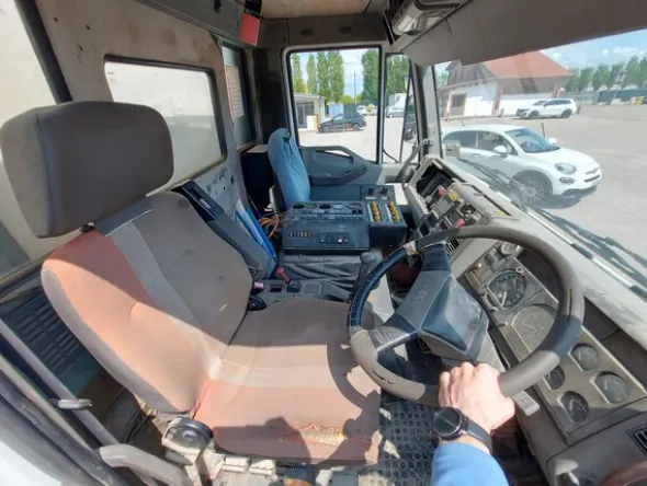 8#7780 Autoveicolo Iveco uso E18