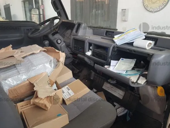 2#9328 Autoveicolo Nissan Cabstar