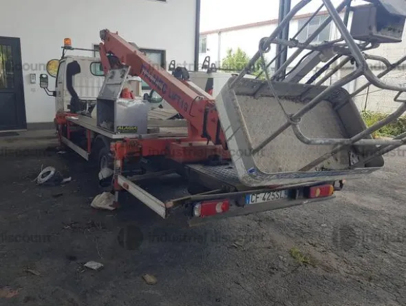 2#9328 Autoveicolo Nissan Cabstar