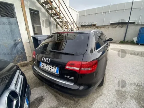 6#9748 Autovettura Audi
