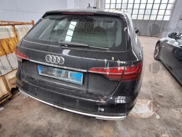 61#9878 Autovettura Audi A4