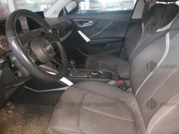 16#9213 Autovettura Audi Q2