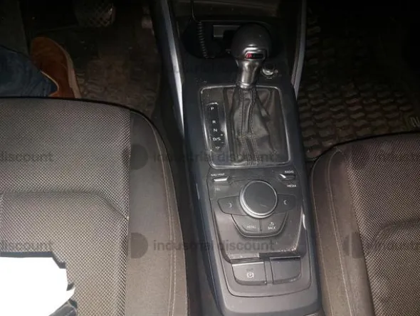 16#9213 Autovettura Audi Q2