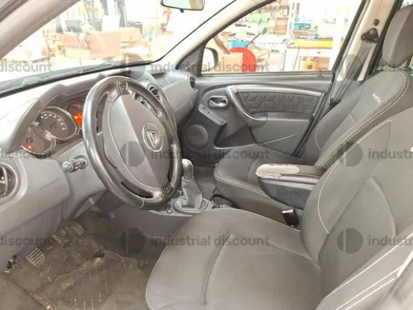 11#8798 Autovettura Dacia Duster