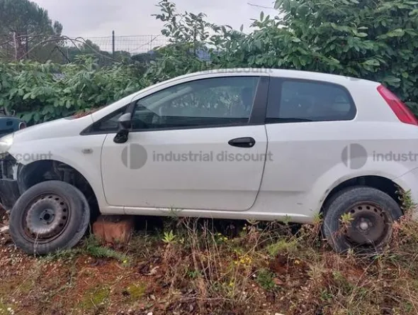 8#8924 Autovettura Fiat Punto
