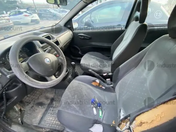 8#9773 Autovettura Fiat Punto