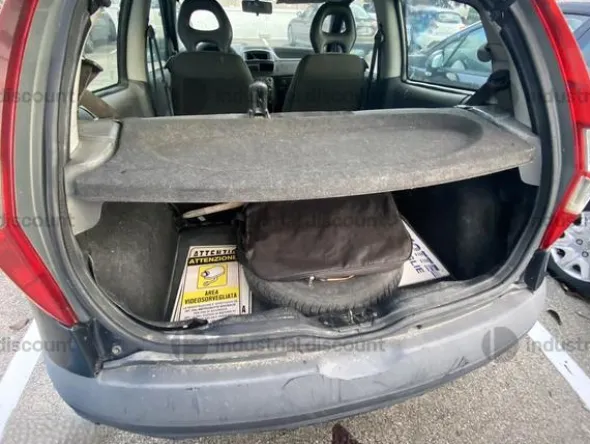 8#9773 Autovettura Fiat Punto