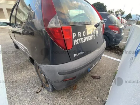 8#9773 Autovettura Fiat Punto
