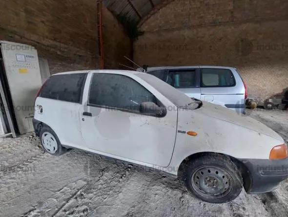 6#8669 Autovettura Fiat Punto