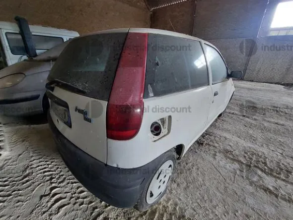 6#8669 Autovettura Fiat Punto