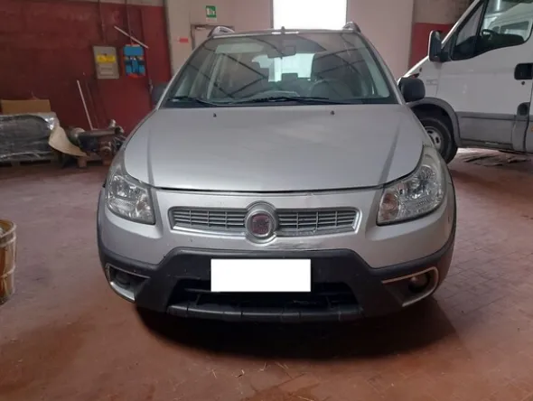 15#8115 Autovettura Fiat sedici