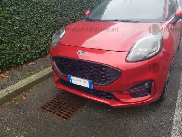2#9771 Autovettura Ford Puma