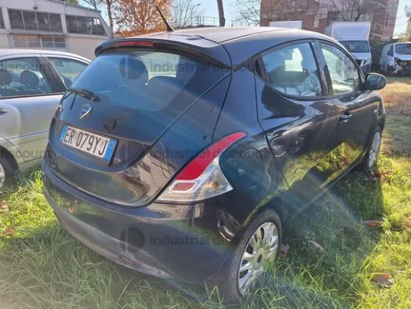 12#8738 Autovettura Lancia Ypsilon
