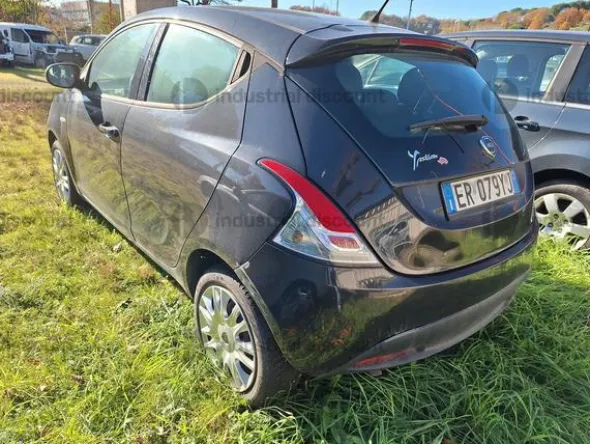 12#8738 Autovettura Lancia Ypsilon