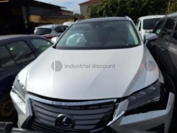 2#8998 Autovettura Lexus