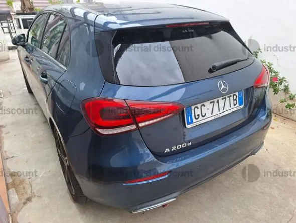 1#9853 Autovettura Mercedes-Benz A200d