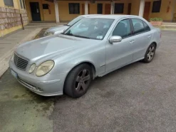 4#8644 Autovettura Mercedes E320