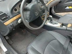 4#8644 Autovettura Mercedes E320