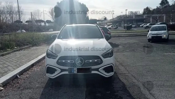 2#9847 Autovettura Mercedes GLA 200