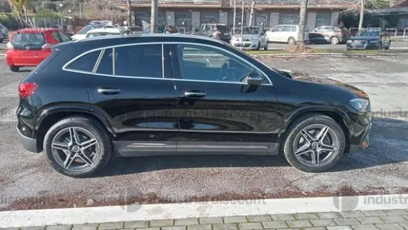 3#9847 Autovettura Mercedes GLA 200