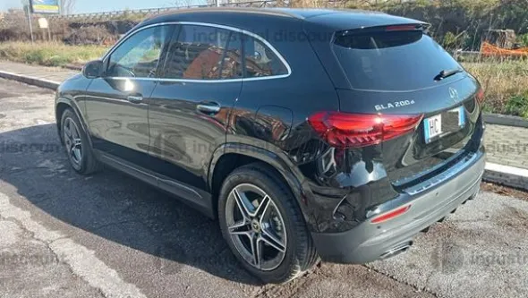3#9847 Autovettura Mercedes GLA 200