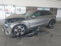 18#9213 Autovettura Mercedes GLC incidentata