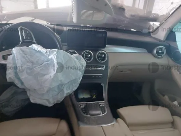 18#9213 Autovettura Mercedes GLC incidentata