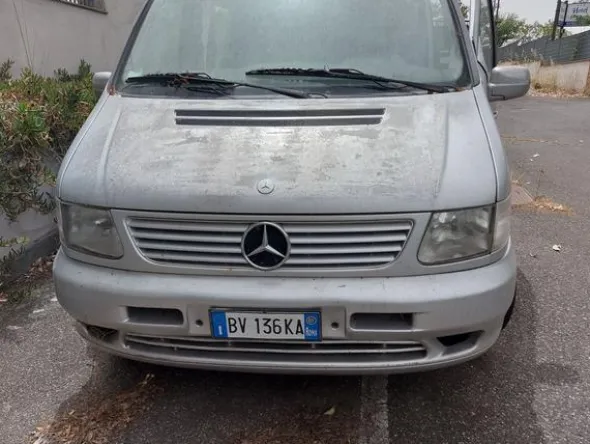 3#8644 Autovettura Mercedes V220