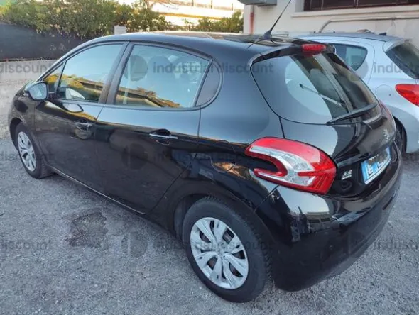 2#10175 Autovettura Peugeot 208