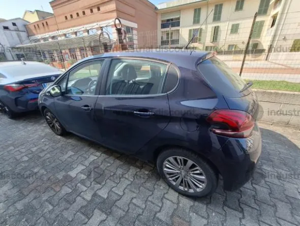 16#9500 Autovettura Peugeot 208