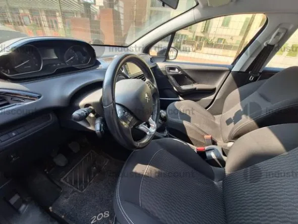 16#9500 Autovettura Peugeot 208
