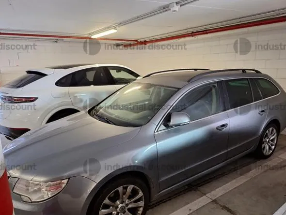 9#9178 Autovettura Skoda Superb 3T