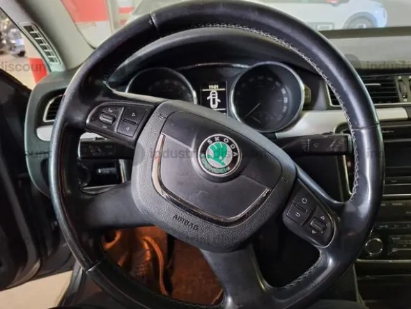 9#9178 Autovettura Skoda Superb 3T